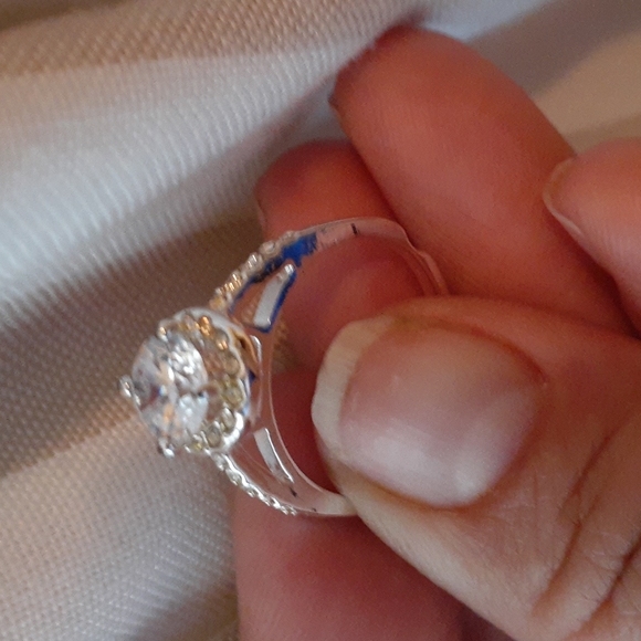 Avon cubic zirconia wedding ring and band - Picture 3 of 12